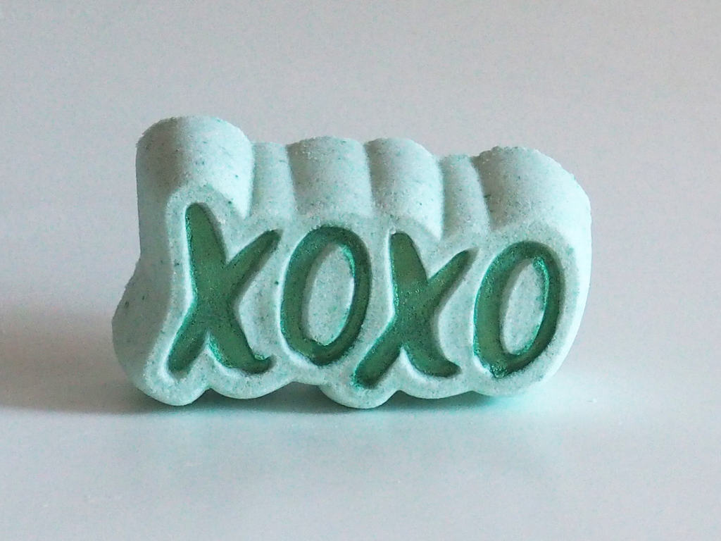 XOXO Bath Bomb