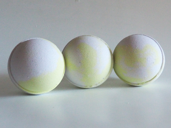 Magnolia and Blackberry Bath Bomb