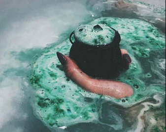 Cauldron Bath Bomb